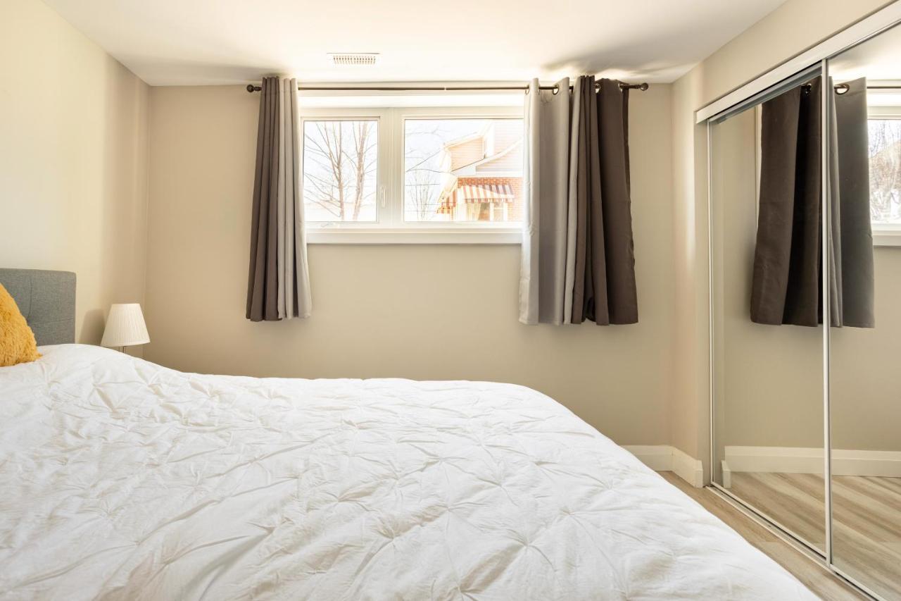 Entire 2 Bedroom Apartment Downtown - U1 Kitchener Ngoại thất bức ảnh